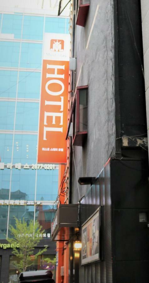 Must Hotel